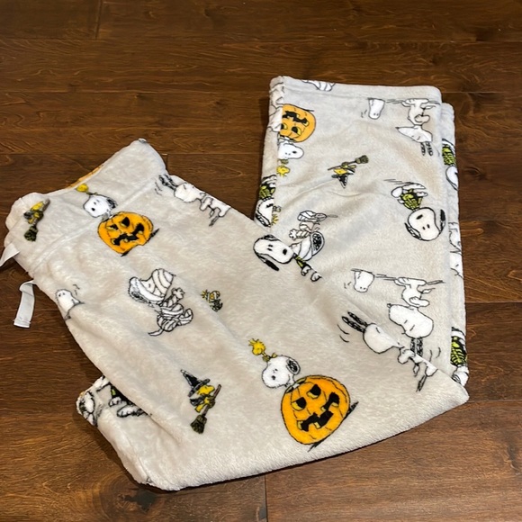 Peanuts Intimates & Sleepwear Peanuts Womens Halloween Snoopy